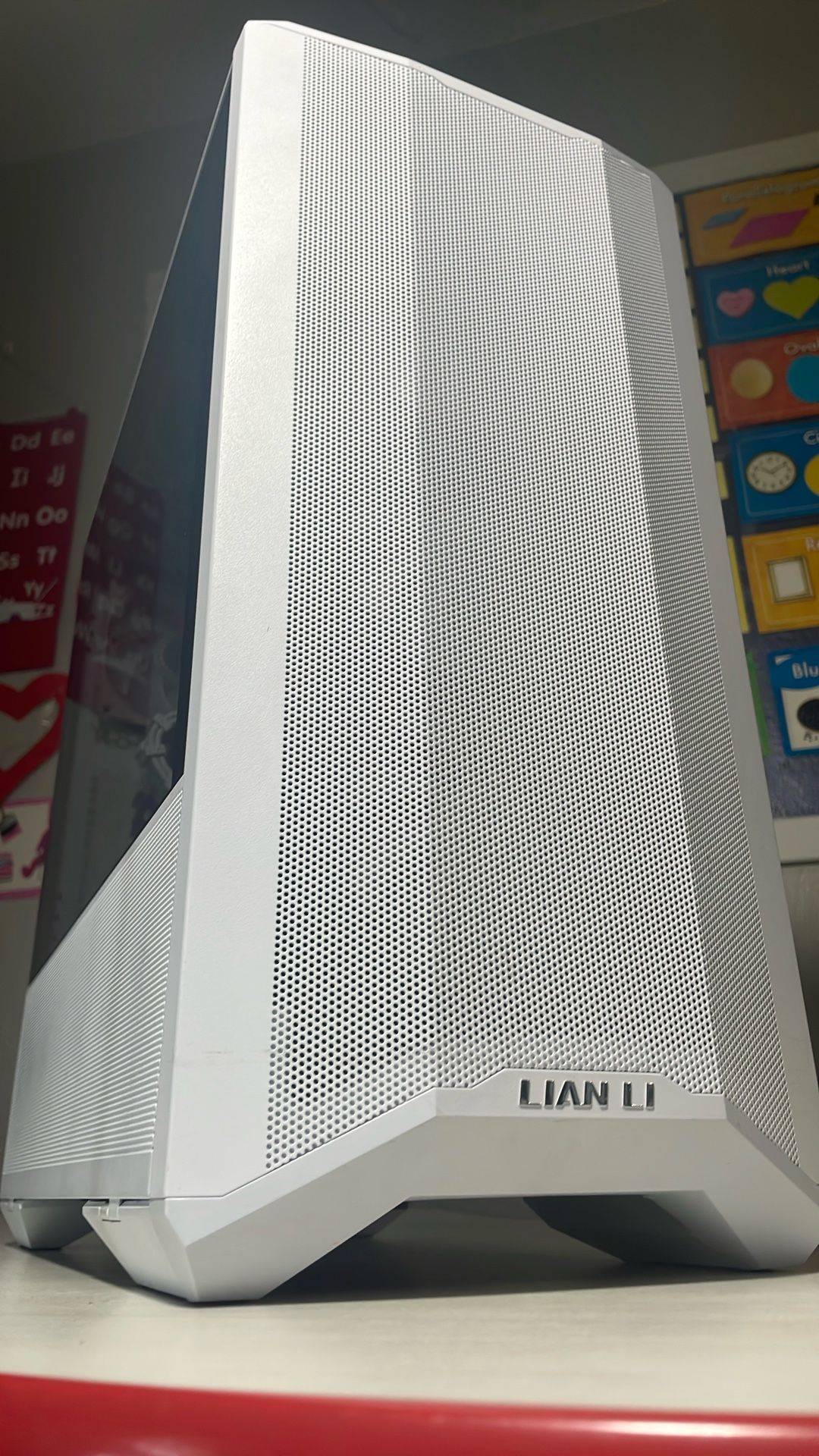 LIAN LI: Custom Build PC