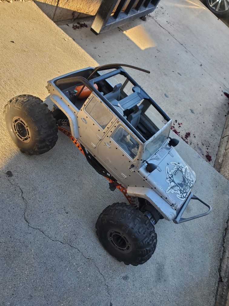 RC Axial Crawler
