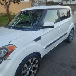 2013 Kia Soul Automatic 4cyl.