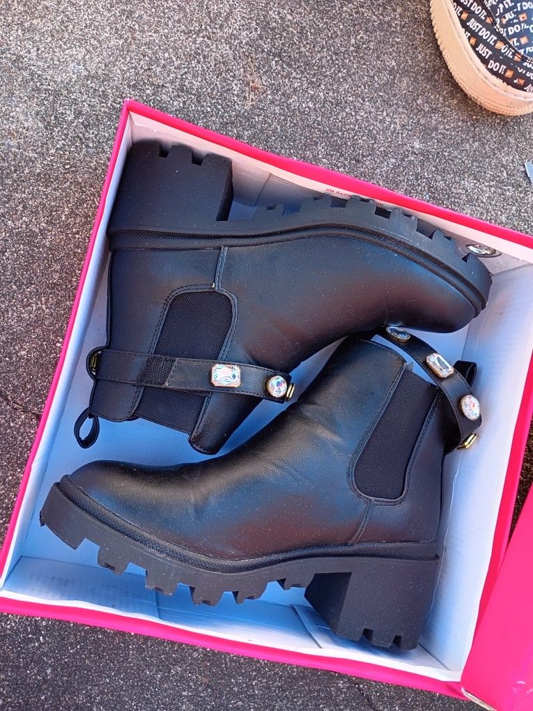 CATHERINE MALANDRINO STYLE CHELSEY BLACK ANKLE BOOTS SIZE 7.5