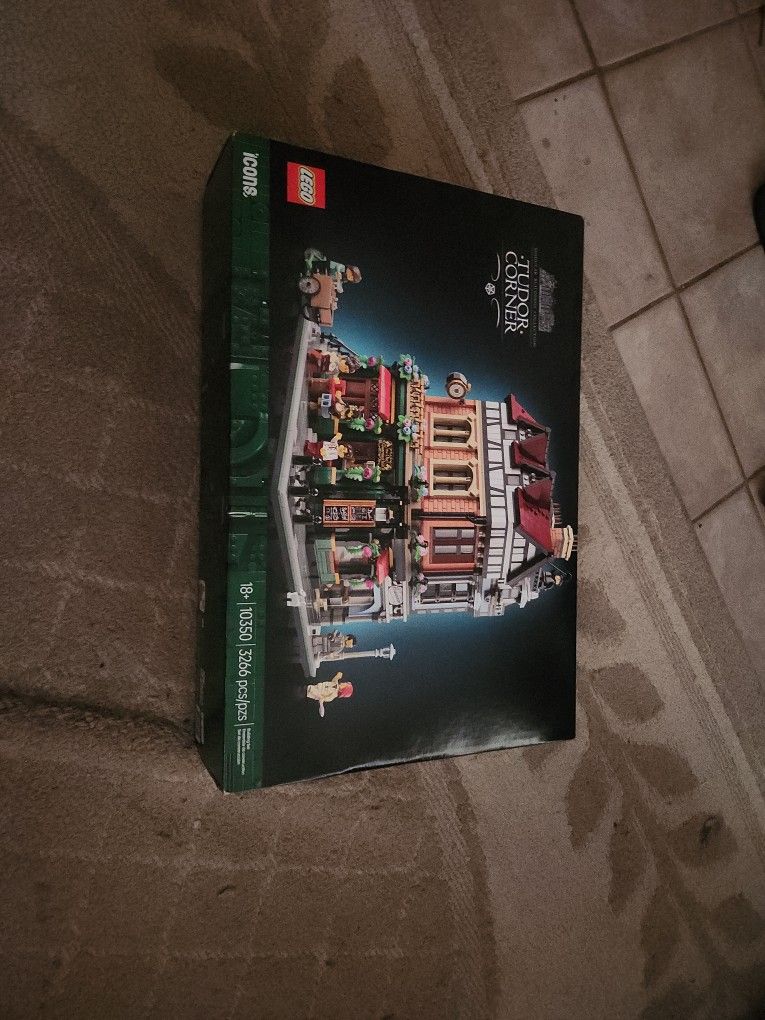 Tudor corner lego set (sealed)