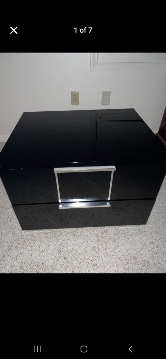 ‼️ JUNETEENTH SALE ‼️- Pair of nightstands Black See description❕