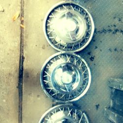 VINTAGE LOVERS ONLY (CLASSIC CHEVROLET HUBCAPS)