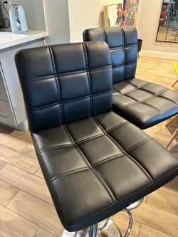 2 Black barstools
