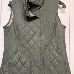 Women’s Eddie Bauer vest size S color green NWOT