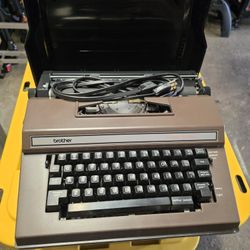 Electric type writer. Brother 3800