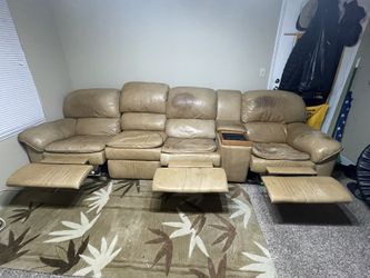 Free 5-pc Leather Sectional With 3 Recyclers Perfect For Man Cave