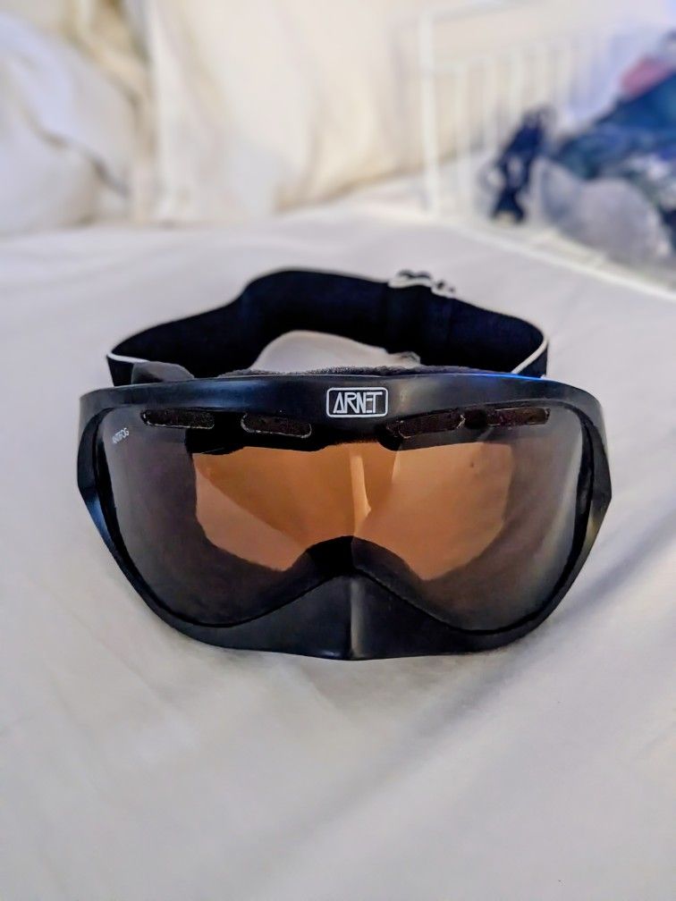 Arnet snowboarding goggles