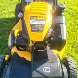 CUBE CADET GAS SELF-PROPELLED LANW MOWER NEW 