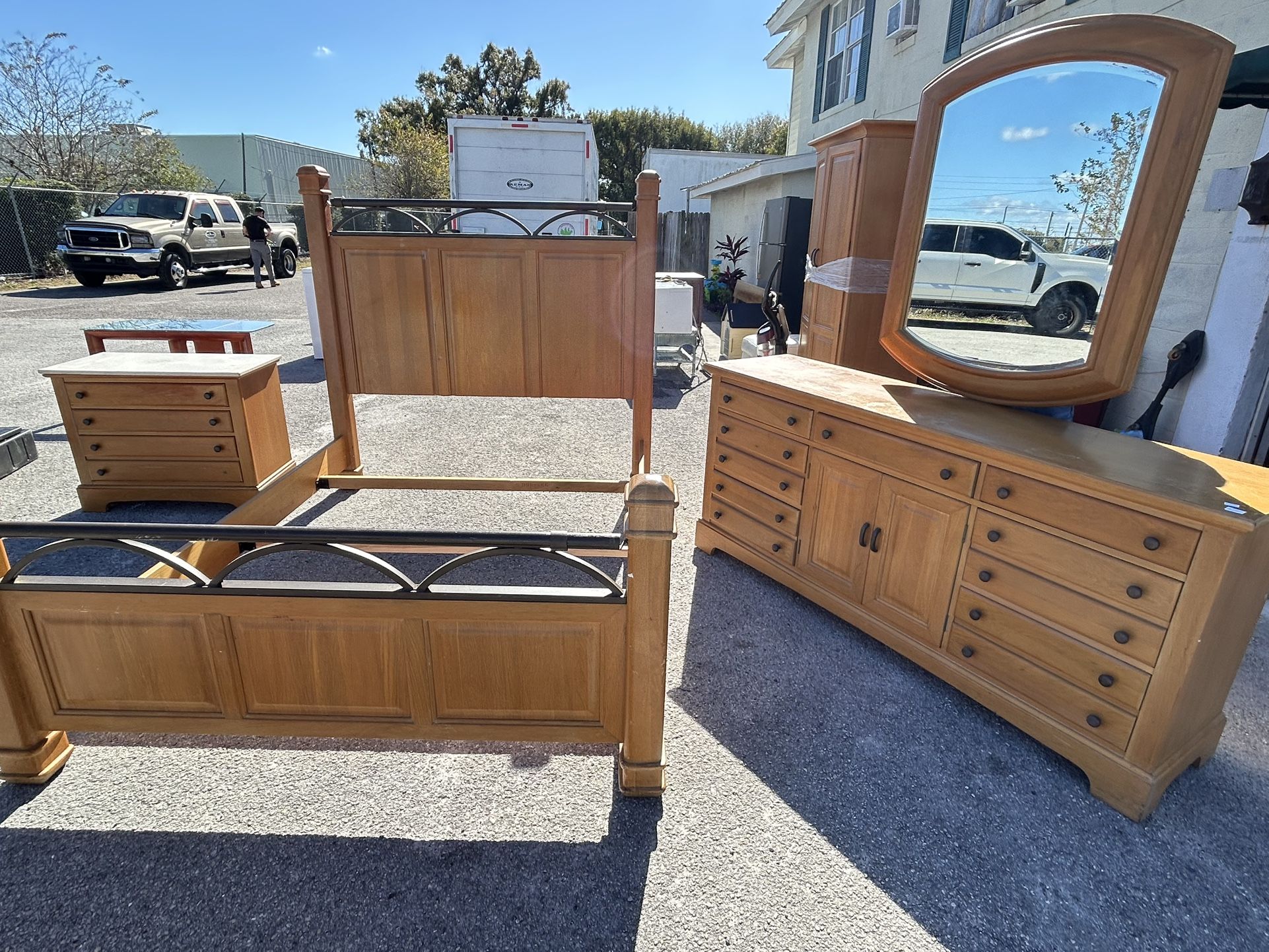 Queen Size Bedroom Set