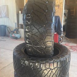 Set 295/55/20 Igual A 33/12.50/20 -75% Vida Nitto Ridge Grappler