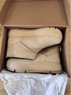 COM*STAR Women’s Platform Boots - Beige Size 7.5