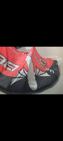 Kiteboarding 9 m kite