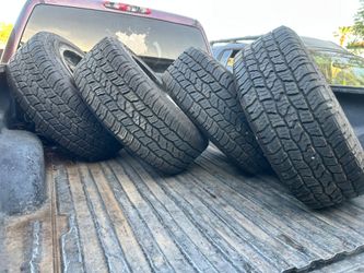 4 TIRES GOOD CONDITION 275/55R20