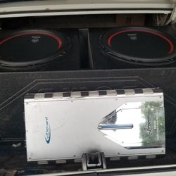 400 Dollars 15inches. Speakers    4000 Wat Amplifier 