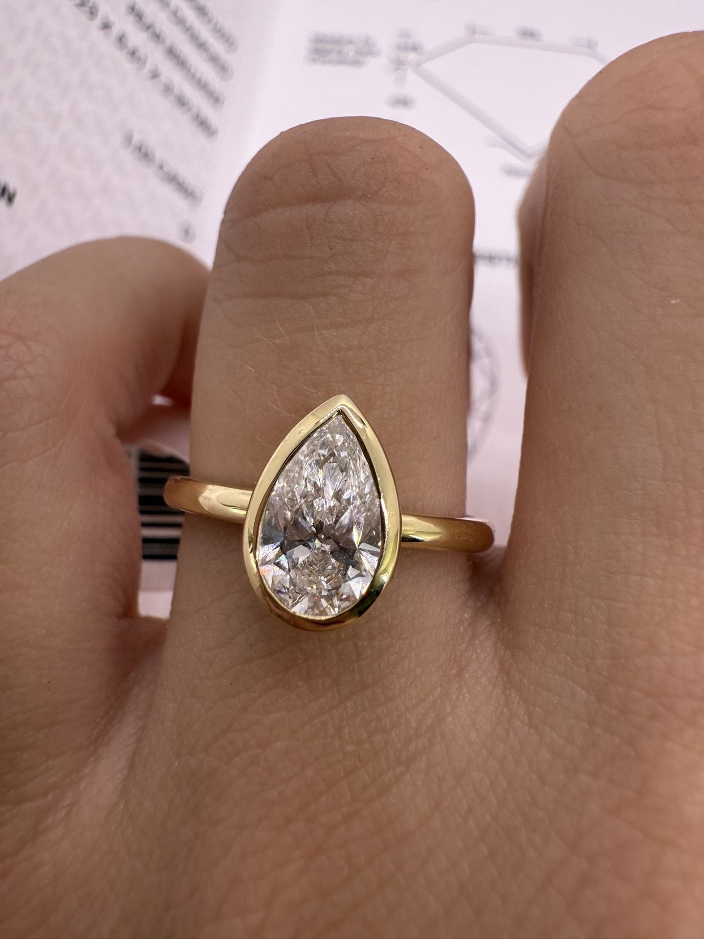 1.03 carat D VVS2 pear bezel solitaire lab diamond Engagement Ring 