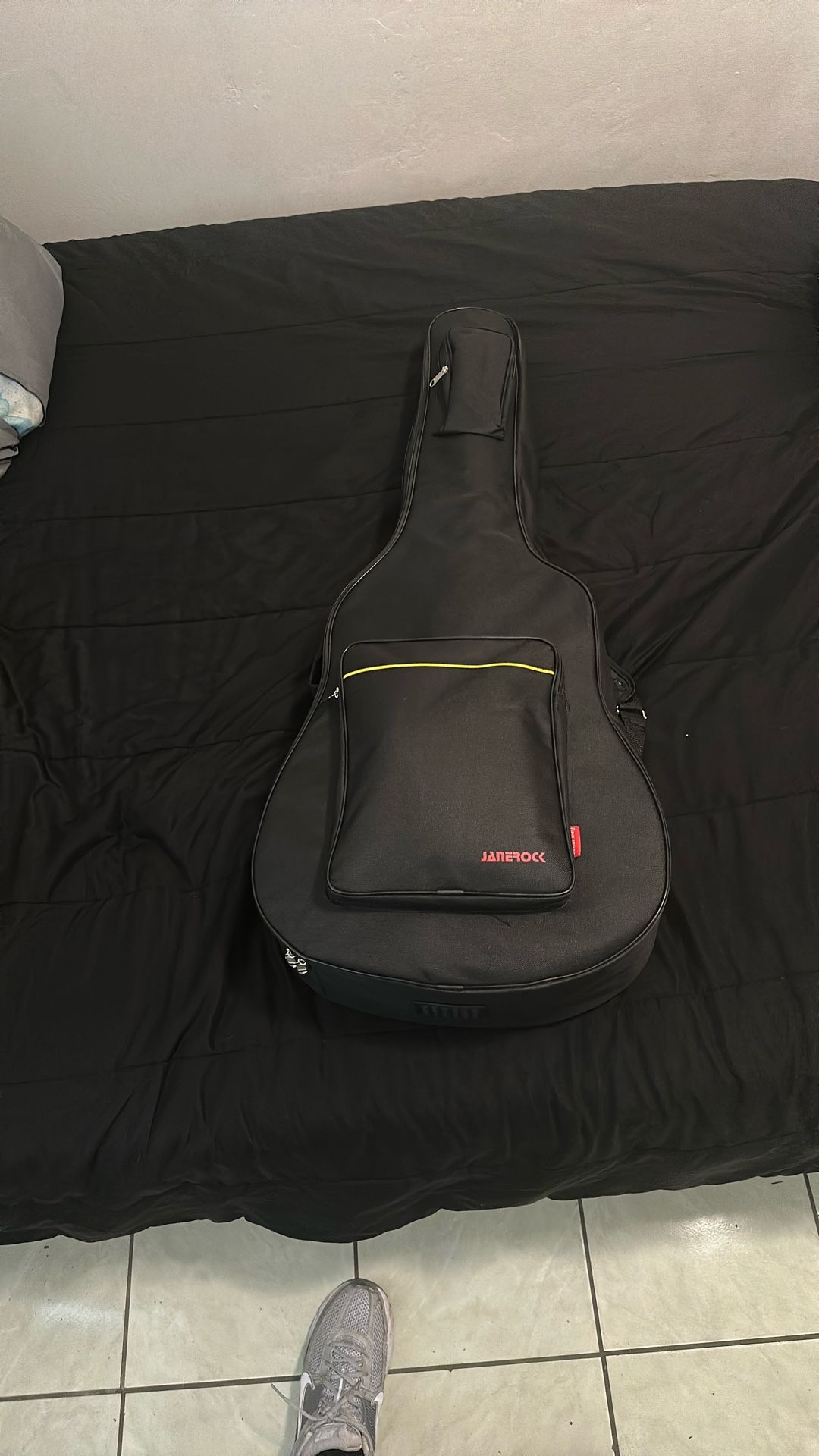 RightHanded Guitar, RighHanded Acoustic Guitar Cutaway 41 inch Full-size Beginner Guitar Package with Gig Bag Tuner String Strap Capo,Black By Janeroc