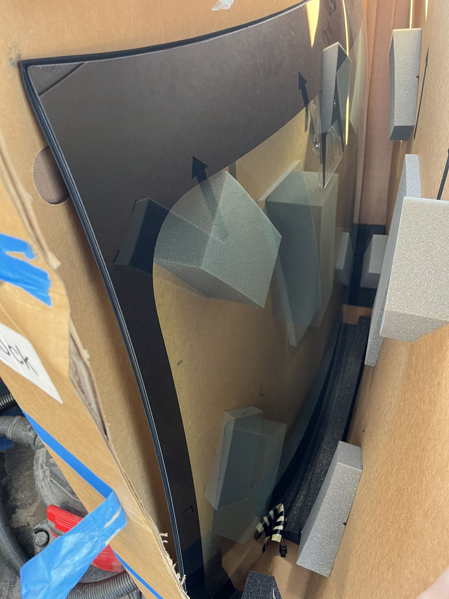 Tesla Model 3 Windshield / Glass