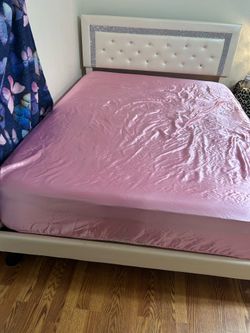 Bed frame queen size