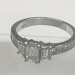 Emerald And Princess Cut 18kw Carat Gold Ring