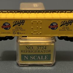 Model Power N Scale Refrigerator - Schlitz