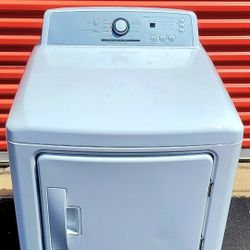DRYER 110 V GAS EXCELLENT CONDITION AND VERY CLEAN 
