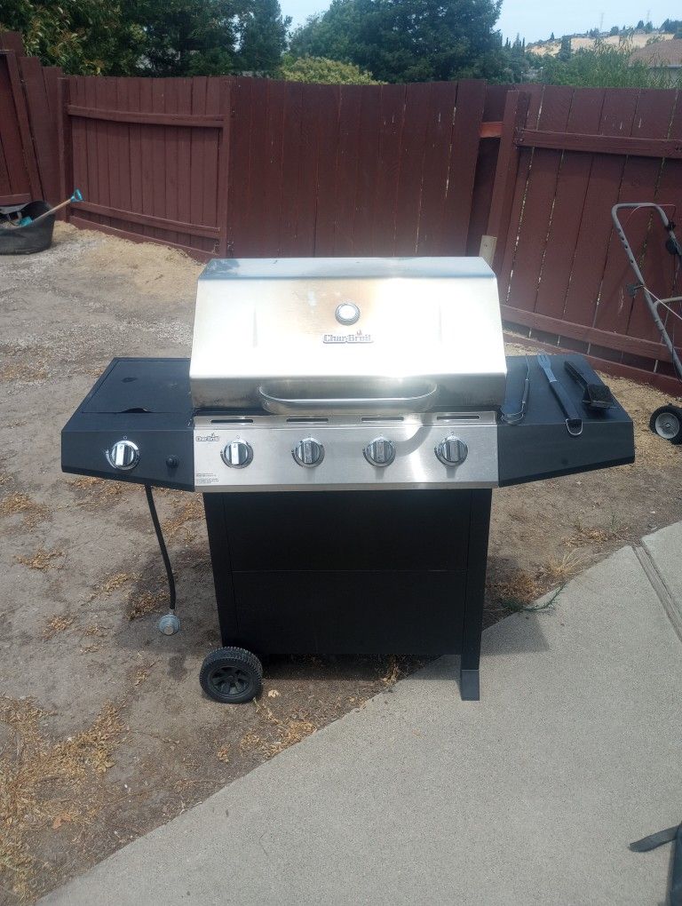 Charbroil 4 Burner Grill W/Side Burner