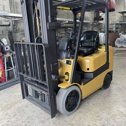 5000lb Cat Forklift 