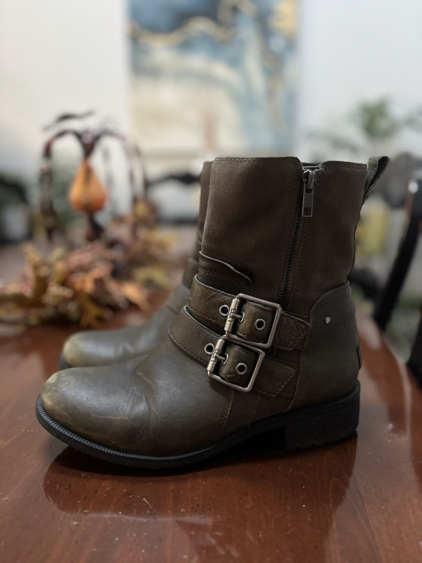 Leather Ugg Boots Size 8.5