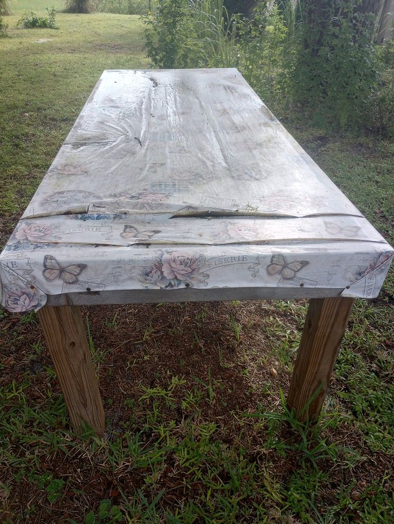 Free Large Exterior Table