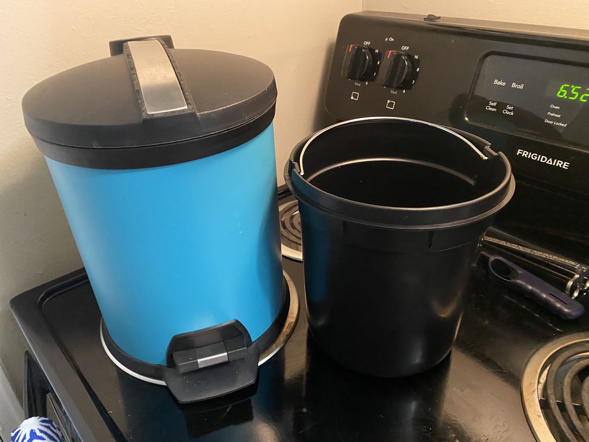 Stainless Steel Step Trash Can with Liner, Turquoise, 3-Liter/ 3/4-Gallon