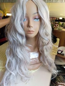 Long silver synthetic wave hair