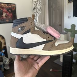 Travis Scott Jordan 1 