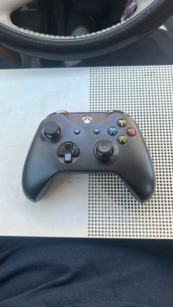xbox 1 s w/ controller