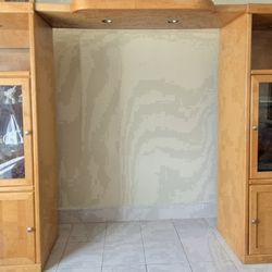 Rooms To Go  Entertainment Stereo Center - FREE