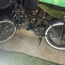 Lowrider cruiser / chopper cruiser bike
