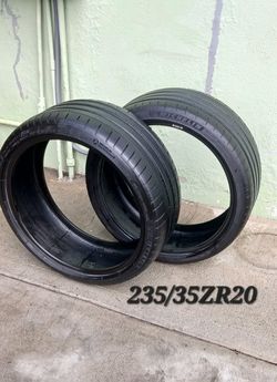 235/35R20
