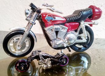 Harley Davidson pull string flywheel powered toy motorbike + chopper