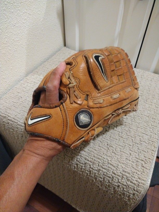 Nike Diamond Ready Baseball Glove Right Hand Throw 11 Inch