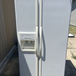 WHITE KENMORE SIDE BY SIDE REFRIGERATOR  Delivery Available for small fee 🚛