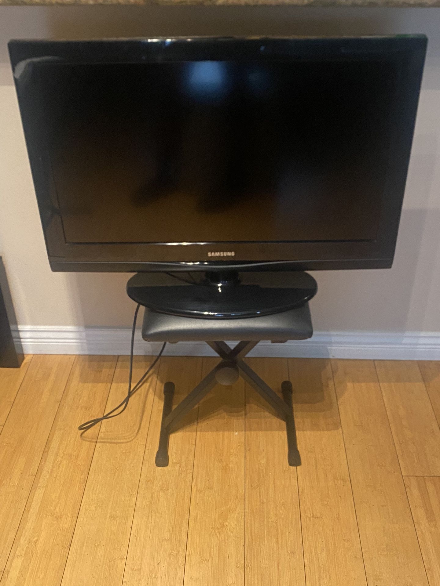 Samsung Flat Screen Tv (32inch)