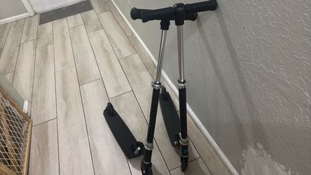 Black Kick Scooter with Adjustable Handlebar