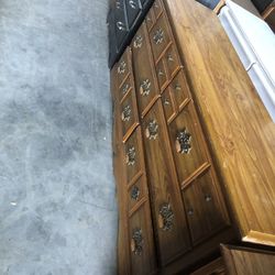 ❤️BEAUTIFUL SET OF DRESSER AND QUEEN SIZE BED FRAME🌹SOLID WOOD-SANDBERG BRAND🌵