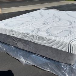Full Organic Hybrid Cooling Gel Memory Foam Mattress!!