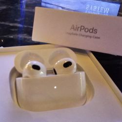 APPLE AIRPODS 3RD GENERATION WITH MAG CASE NEVER USED
