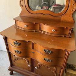 Dresser With Mirror 