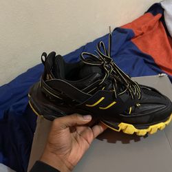 Balencaiaga Track Size 42