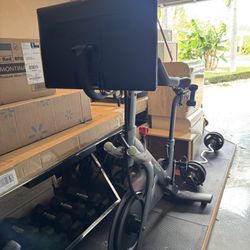 LIKE NEW Peleton bike w accessories 