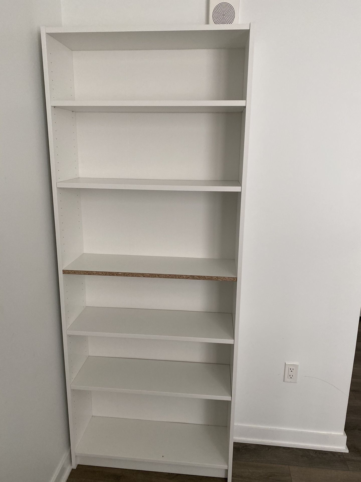 Tall and sturdy bookshelf! First PAID first served!