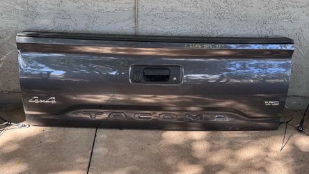2019 toyota Tacoma tailgate